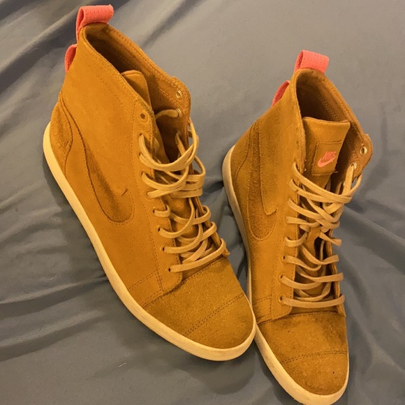 Nike - Picture 2 of 2